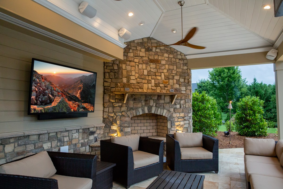 3-ways-to-celebrate-spring-with-an-outdoor-audio-video-system-1