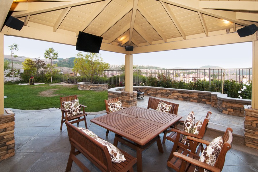 A roofed patio with Sonance’s Mariner speakers installed. 