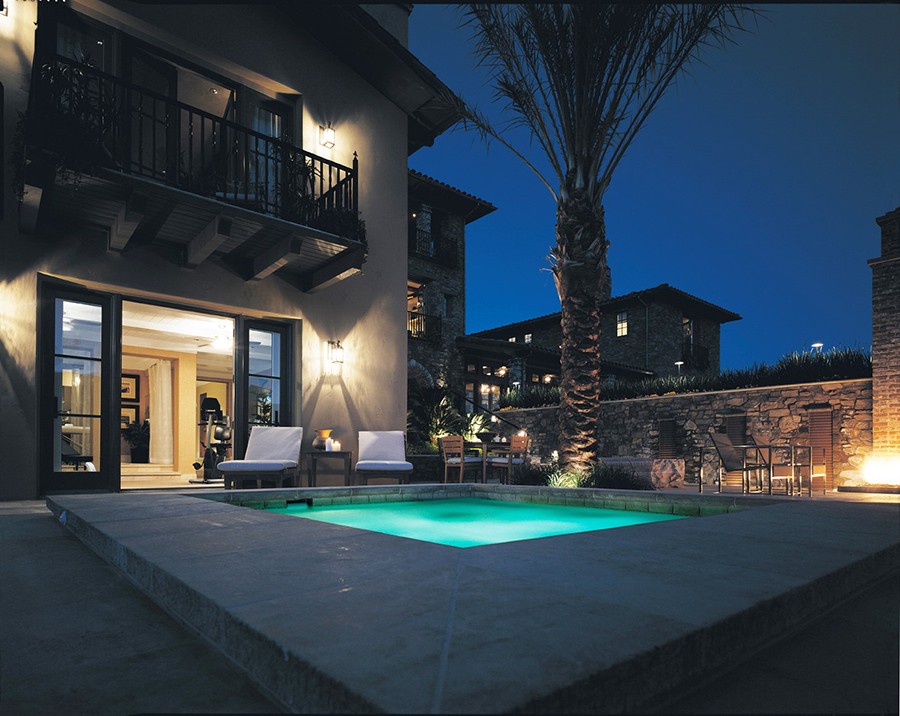 why-outdoor-home-lighting-control-is-perfect-for-the-summer